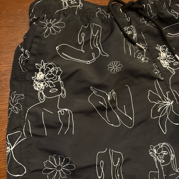 Forever 21 Swim Shorts with Graphic Print - Picture 4 of 6